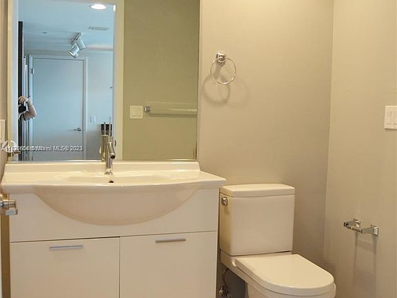 5th image of 185 SE 14th Ter APT 1210