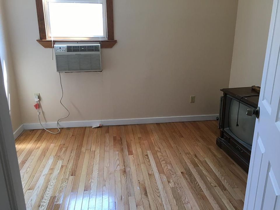 2nd image of 225 12th Ave #B