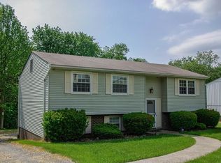 560 Moon Ridge Dr, Freedom, PA 15042