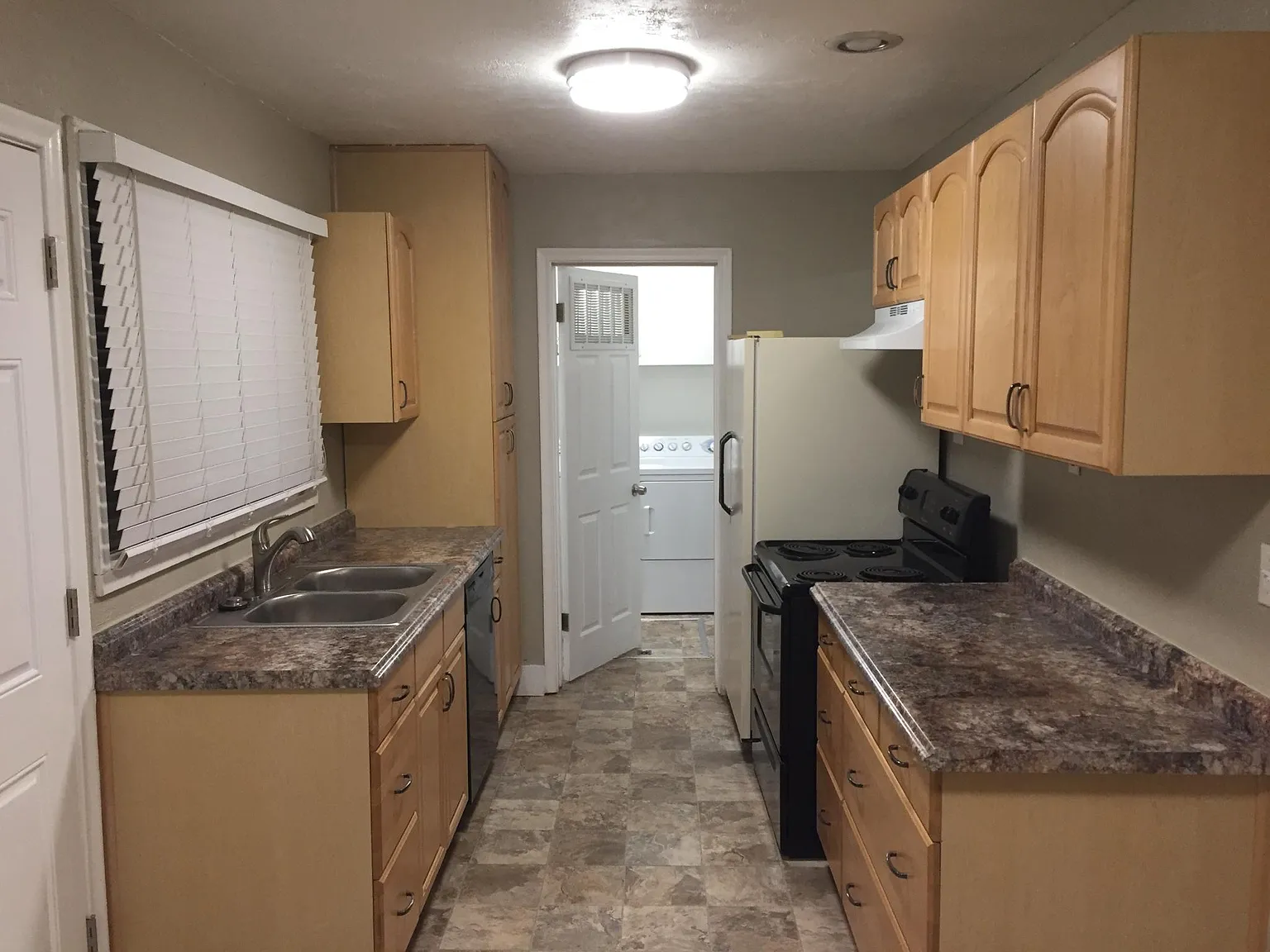 3 bed, 1.5 bath, 1200 sqft, $2,495 — Photo 2