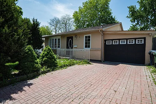 5 Horseley Hill Dr E Photo 1
