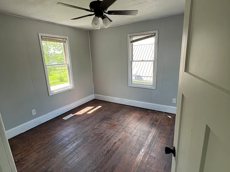 132 S Park Ave — Photo 4