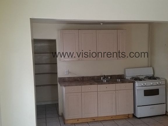 3rd image of 607 N Broadway St #2