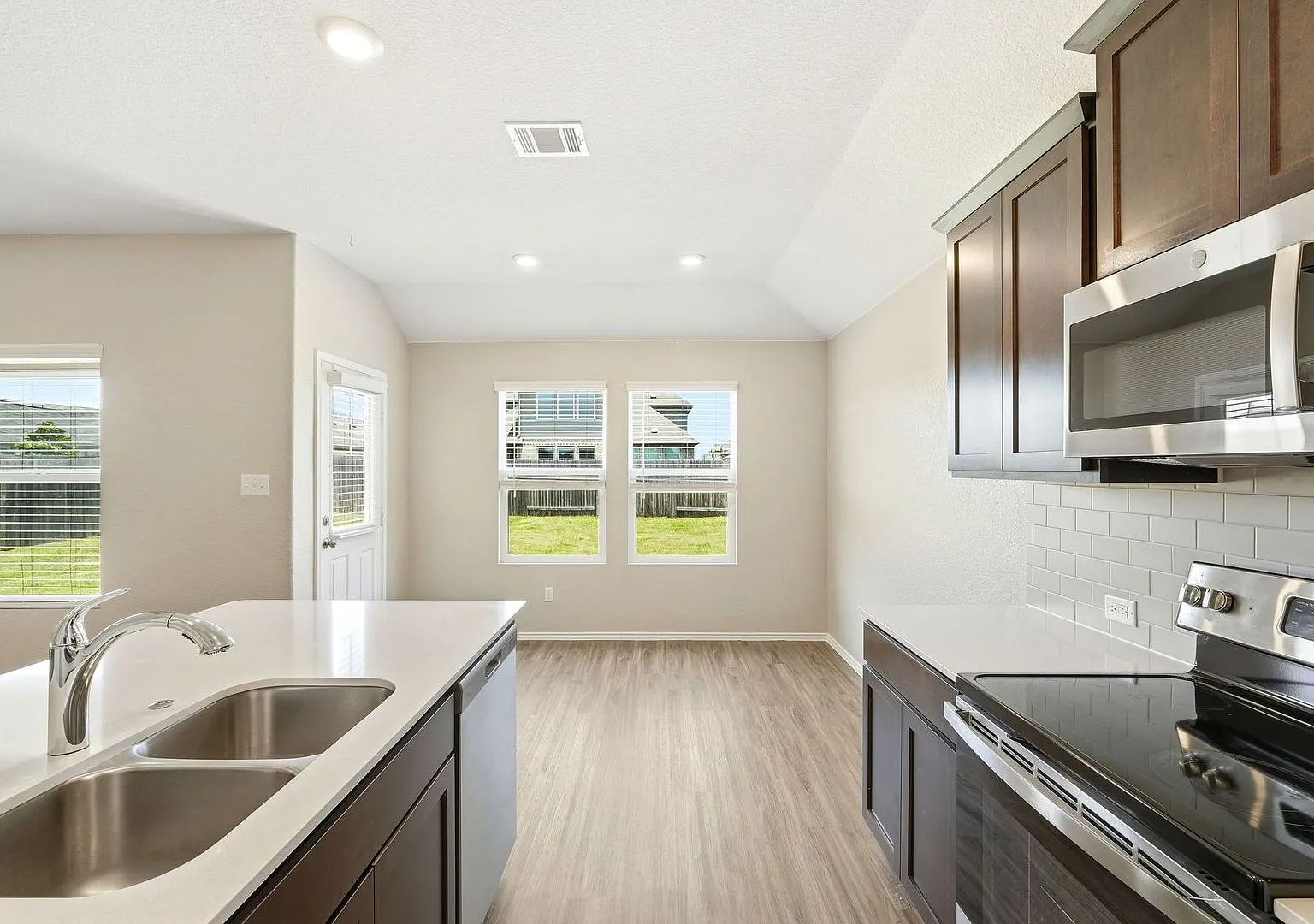 1001 Bluejack Way — Photo 3