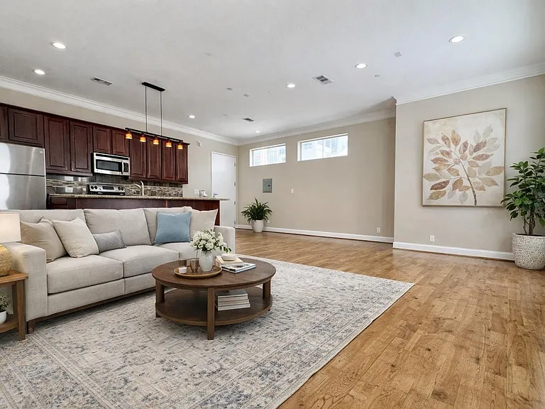 314 W Bell St #201 — Photo 15