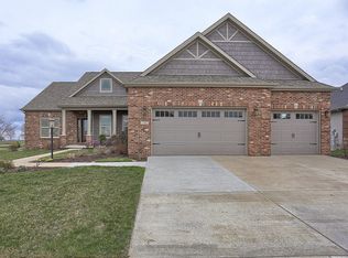 707 Lake Falls Blvd, Savoy, IL 61874