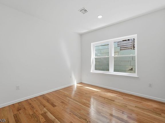 5th image of 68 Sherman Ave Unit 2
