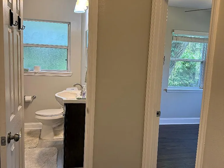 10111 Lake View Rd W — Photo 5