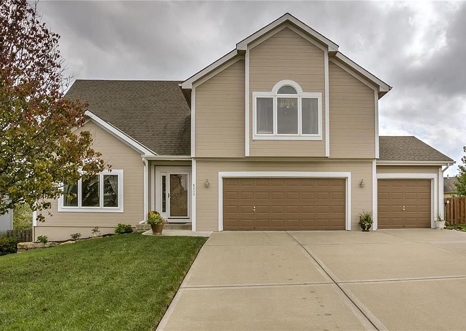 1st image of 8209 NE 98th St