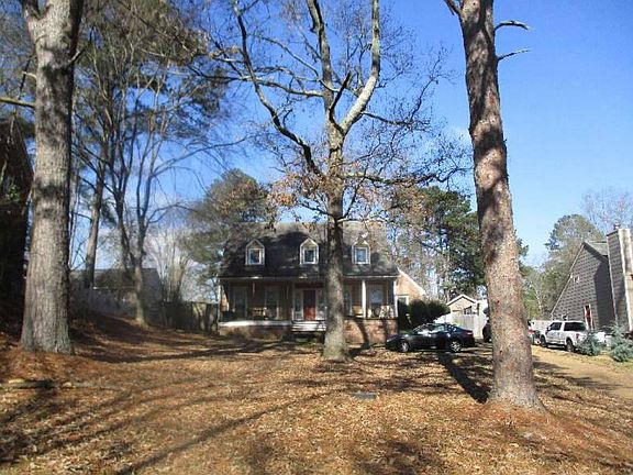 3rd image of 213 Longwood Dr