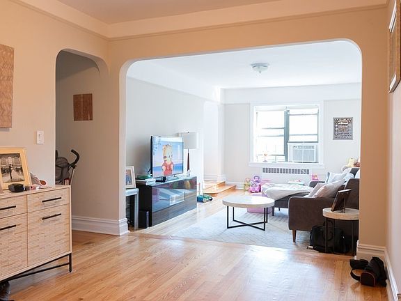 4th image of 55 W 92nd St APT 3D