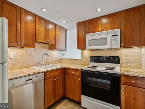 2001 Hamilton St APT 2213, Philadelphia, PA 19130