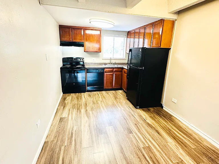 Experience a stylish and functional kitchen space, perfect for culinary adventures. Experience a stylish and functional kitchen space, perfect for culinary adventures.