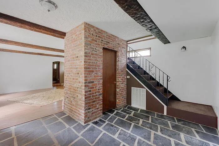 4 bed, 2.5 bath, 2464 sqft, $2,995 — Photo 4