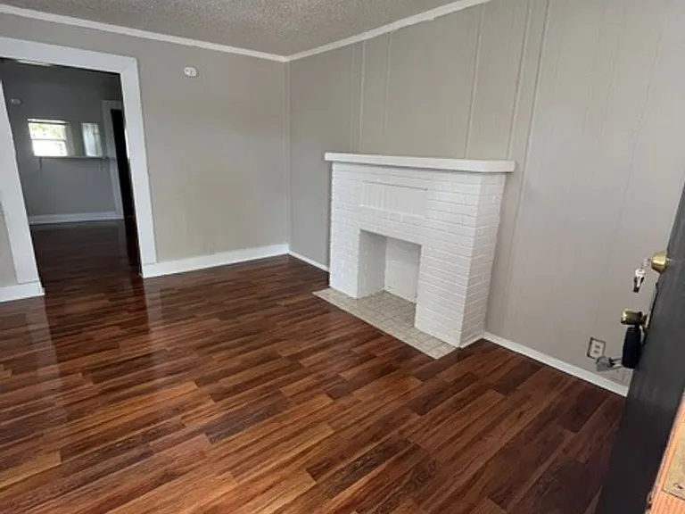 702 N Buchanan St — Photo 2
