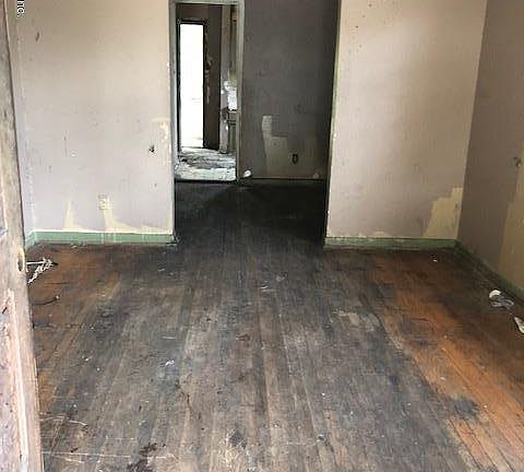 3rd image of 1731 W 25th St
