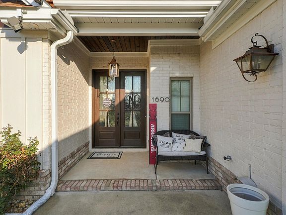 4th image of 1690 Poteete Dr