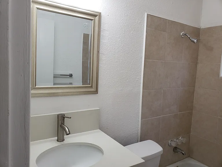 1203 N College St — Photo 9
