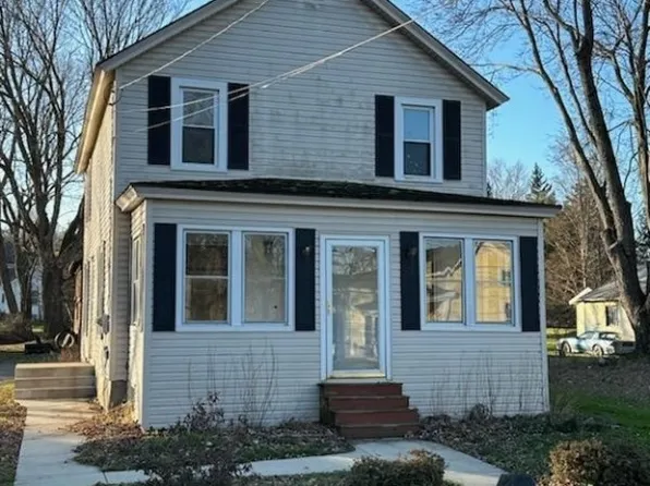 11 Eagle St, Forestville, NY 14062