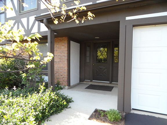 3rd image of 1701 Grosvenor Cir Unit B
