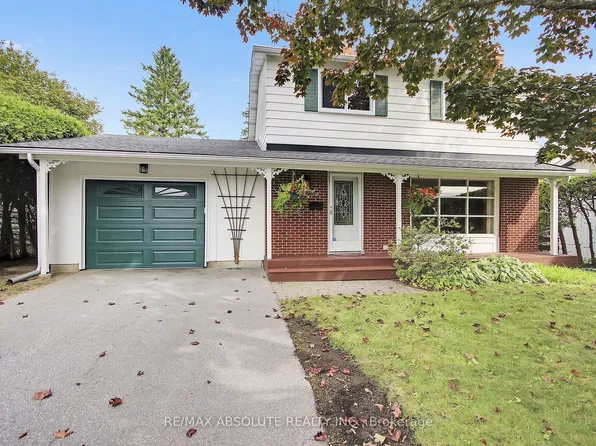 144 Old Colony Rd, Ottawa, ON K2L 1M4