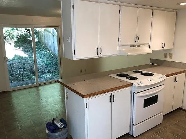 3585 Emerald St — Photo 7