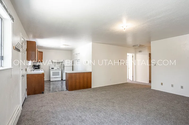 2 bed, 1.0 bath, 926 sqft, $1,300 — Photo 4
