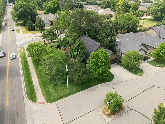 3rd image of 1003 N 119th Ct W