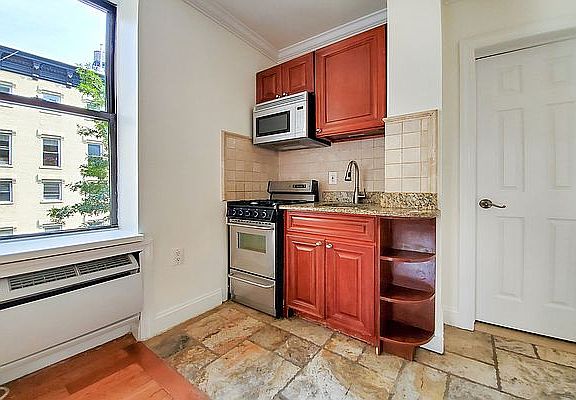 3rd image of 400 E 63rd St #2CF
