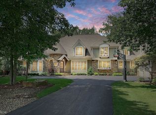8159 Devon Ct, Chagrin Falls, OH 44023