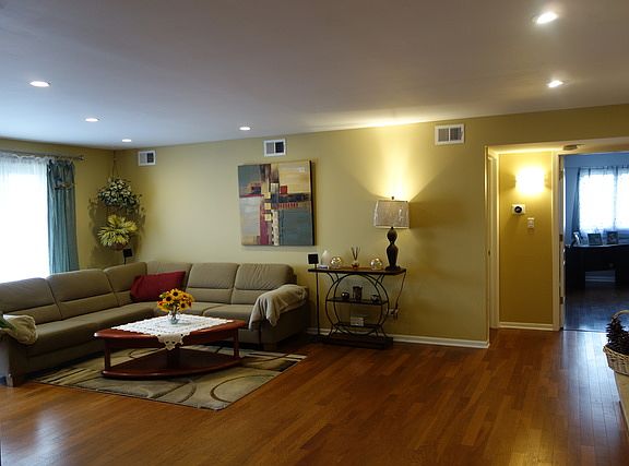 2nd image of 11012 S Theresa Cir APT 3A