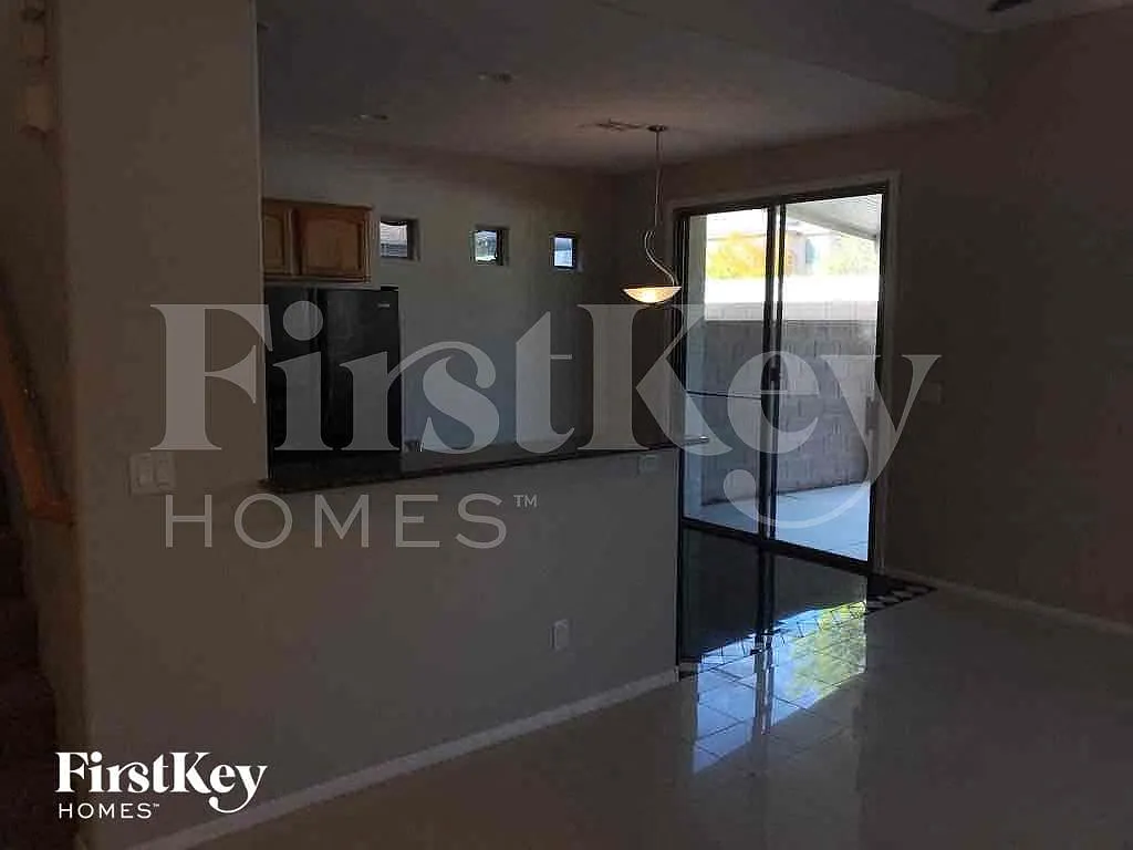 4 bed, 3.0 bath, 1528 sqft, $2,435 — Photo 2