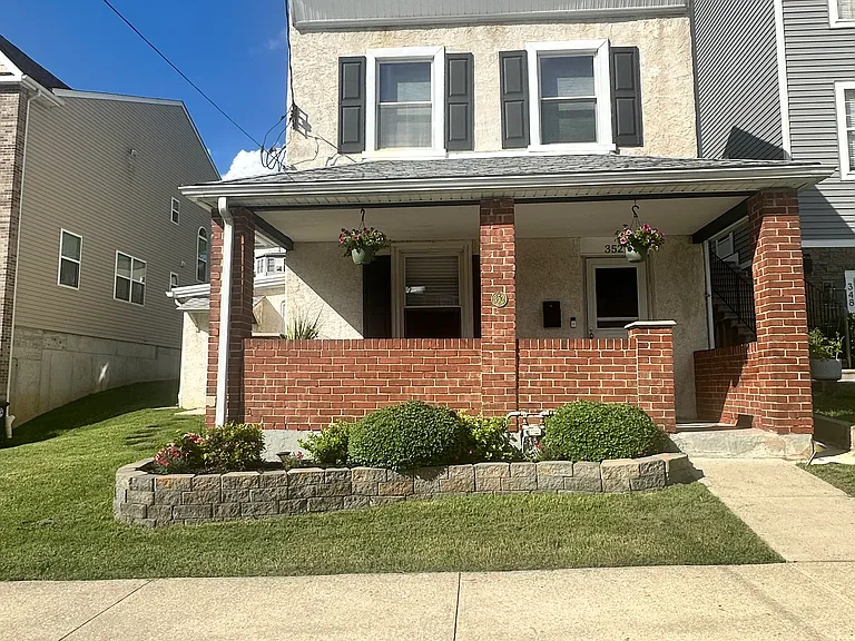 352 W 5th Ave — Photo 1