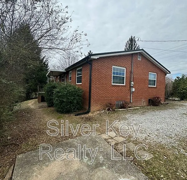 1215 Broad St — Photo 2