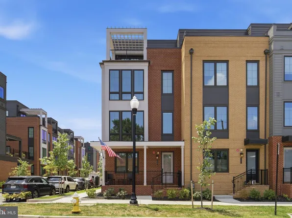 329 Calvert Ave, Alexandria, VA 22301
