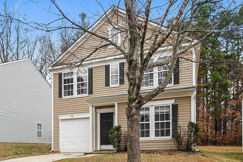 4 bed, 2.5 bath, 2345 sqft, $2,730 — Photo 4