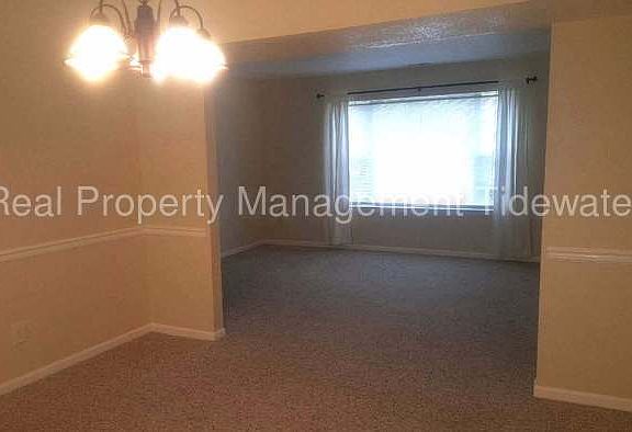 4th image of 536 Prince Of Wales Dr