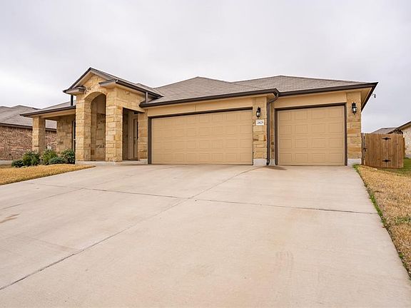 2nd image of 2825 Gilchrist Dr