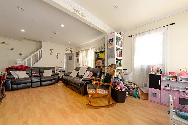Living room, photo 1