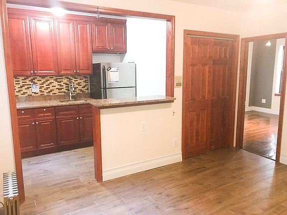 3rd image of 4718 45th St APT 1R