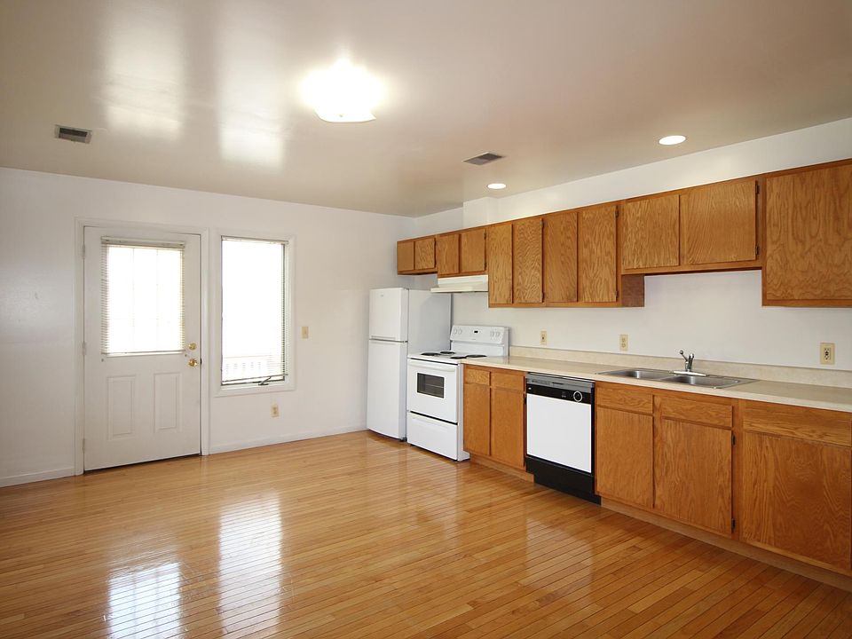 1st image of 217 W Cross St APT 4