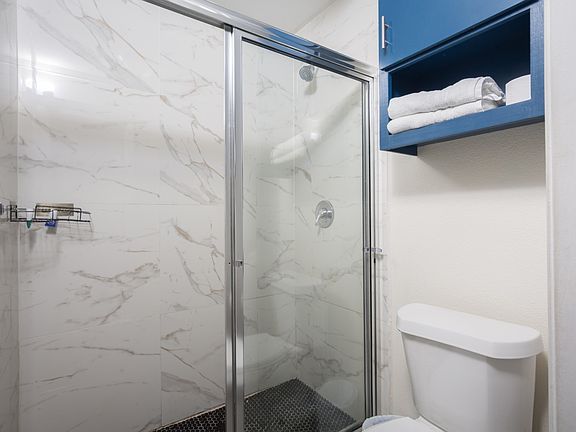 5th image of 723 W Iris Ave APT 6
