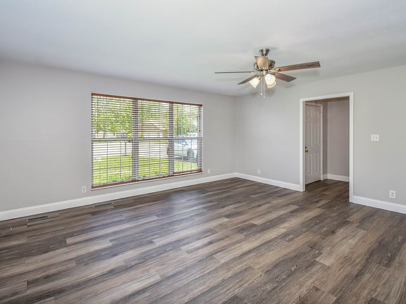 4th image of 1327 Bexley Dr