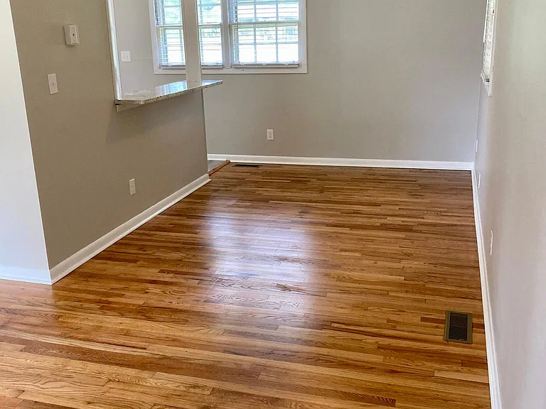 2536 Henry Ave — Photo 3