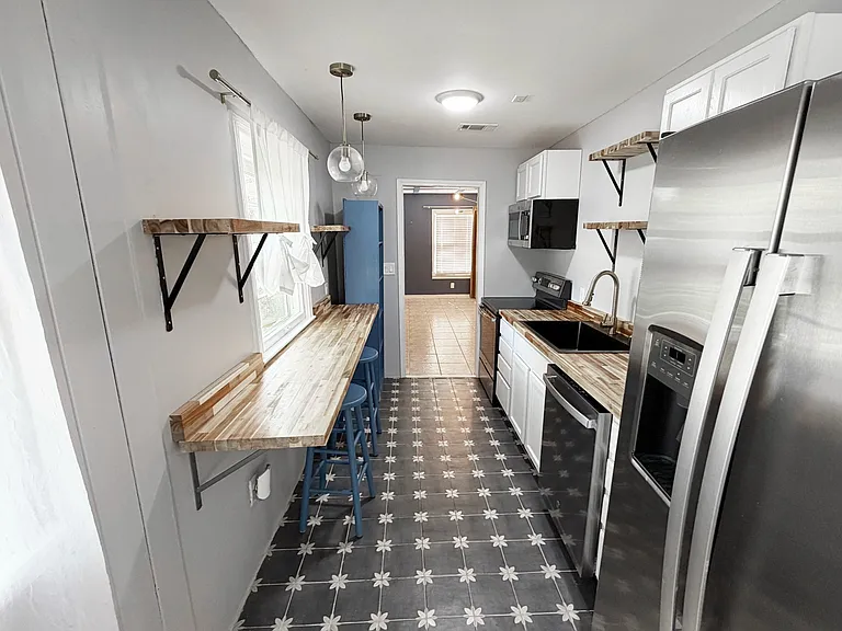 1814 W La Rua St — Photo 3
