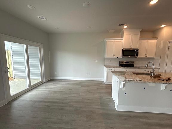 4th image of 1218 Vail Drive #15a