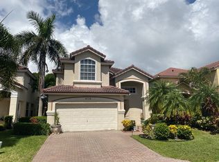 705 Natures Cove Rd, Dania Beach, FL 33004