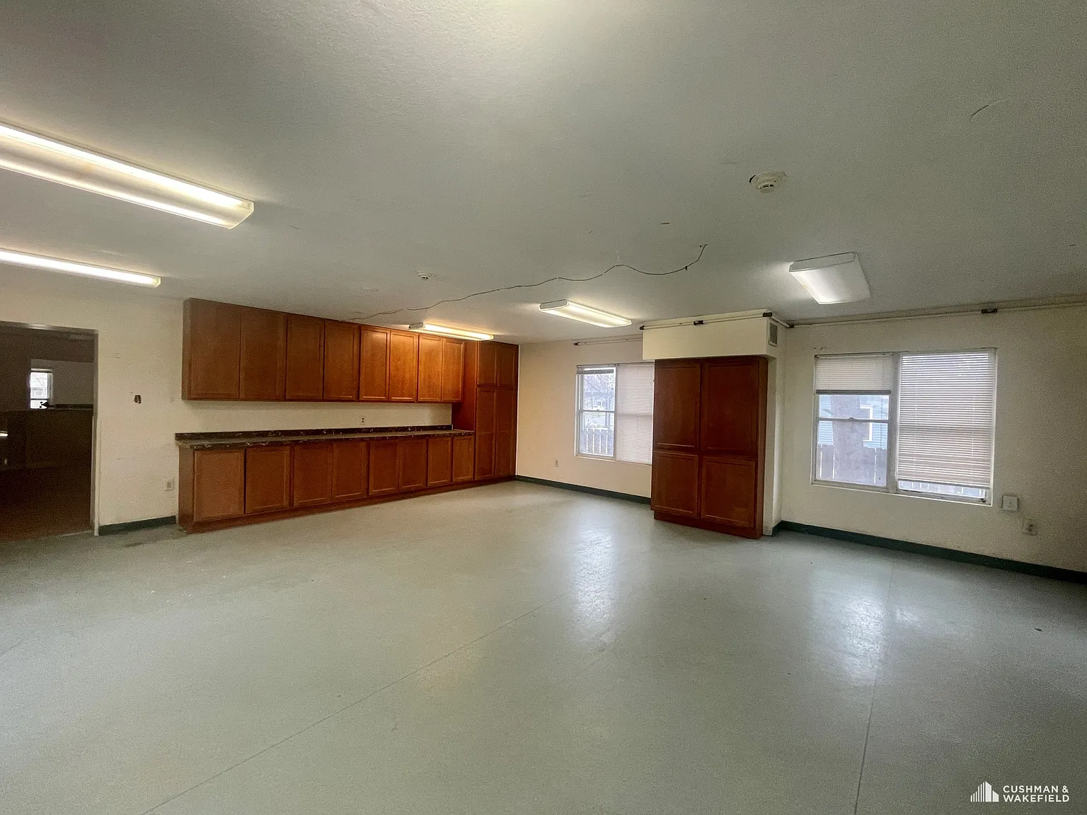 9 bed, 6800 sqft, $10,000 — Photo 2