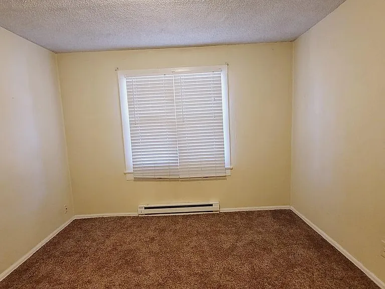 112 N Walnut St — Photo 14