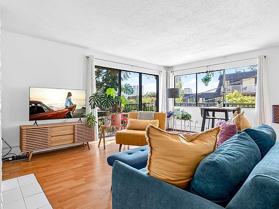 4th image of 338 Ward St #201